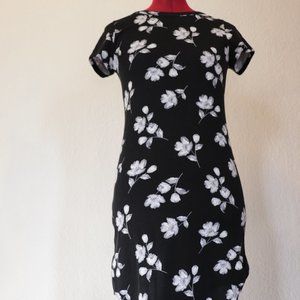 Heart & Hips Black & white floral T-shirt dress